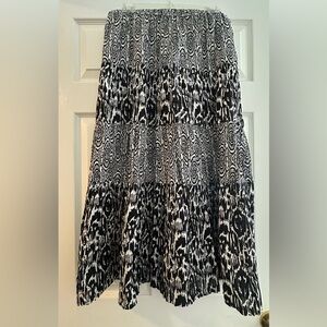 Women’s Faded Glory Large Black and White Beach Skirt